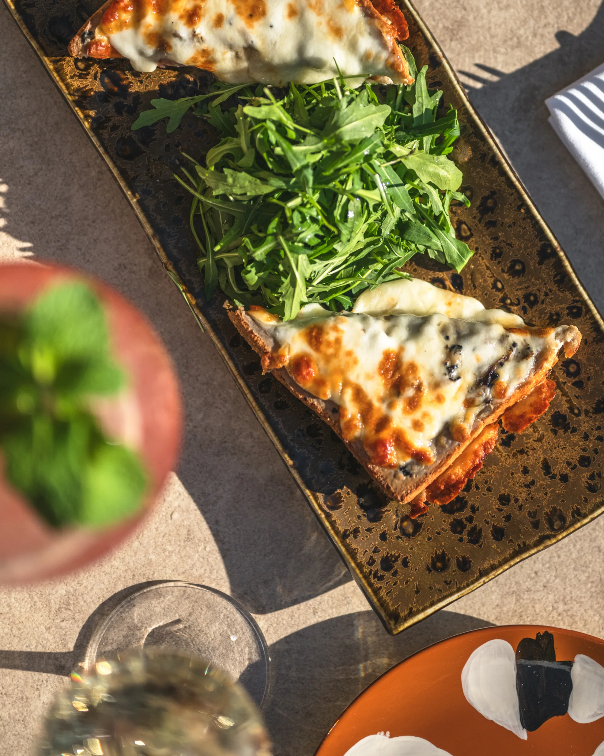 The table — Le Trois Quarts